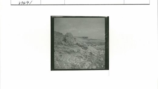 巨石与平顶山云景.jpg