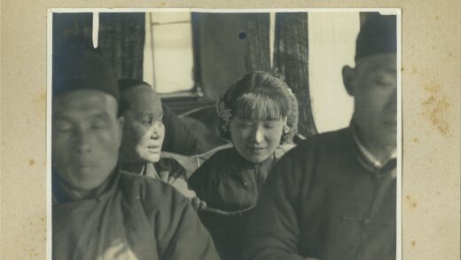 巴士乘客车内合影.jpg