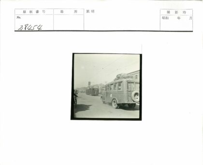 巴士车顶行李与有轨电车街景.jpg