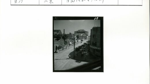 市区街景行人骑车建筑群.jpg