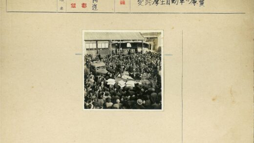 市场卡车分发物资场景.jpg