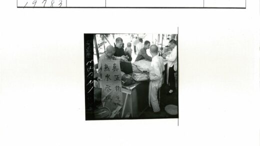 市场摊位交易场景.jpg