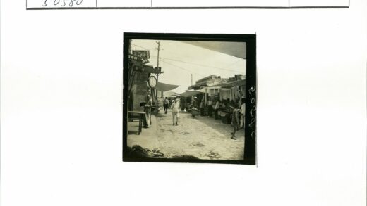 市场街道钟楼商铺街景.jpg