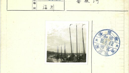帆船停泊沙滩海岸线.jpg
