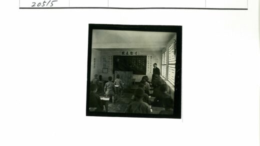 师生互动课堂学习场景.jpg