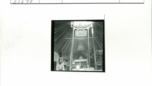 帐篷内景与生活用品.jpg