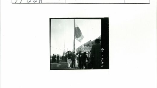 帐篷营地集会旗帜飘扬.jpg