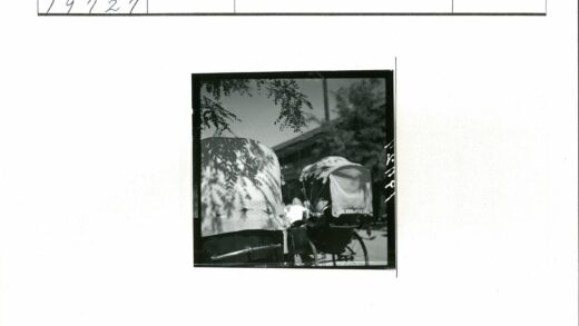 带顶棚马车与建筑风景.jpg