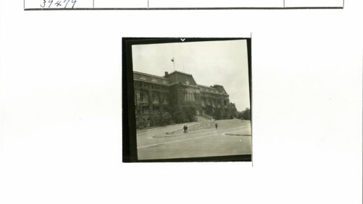 常春藤建筑街景行人.jpg