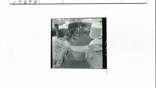 干旱地区滑轮提水井场景.jpg