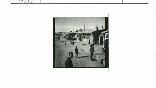 干旱地区街景与土坯房生活.jpg