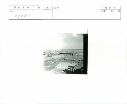 干旱村庄与平顶建筑景观.jpg