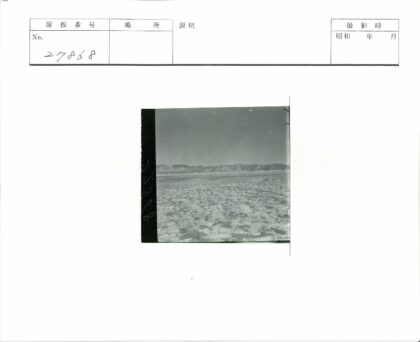 干旱沙漠与崎岖山脉航拍.jpg
