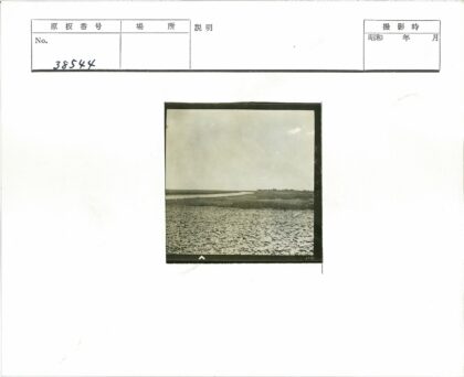 干裂大地与蜿蜒河流.jpg