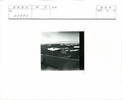 平顶建筑群与远山晴空.jpg