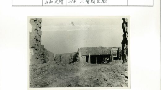 废墟中的建筑与晴朗天空.jpg