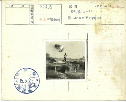 废墟清理中的建筑工人.jpg