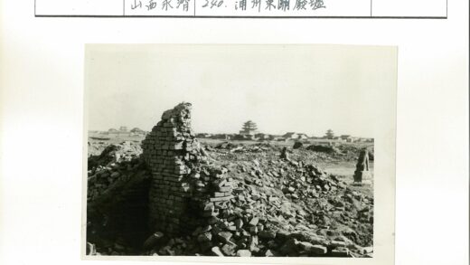废墟砖墙与远处宝塔.jpg