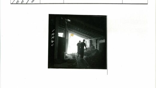 废弃建筑内部探索路径.jpg