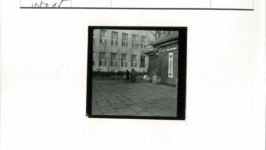 庭院行人传统大门建筑.jpg