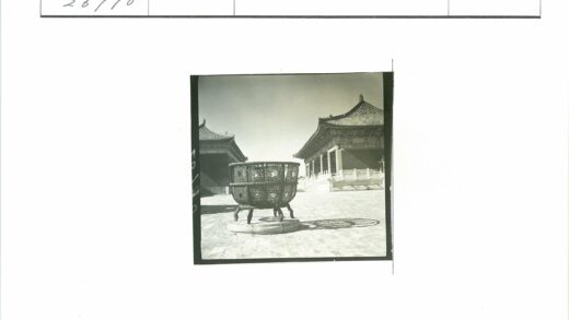 庭院青铜器与亚洲传统建筑.jpg