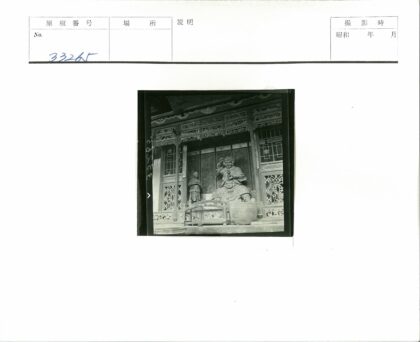 建筑入口华丽雕像格子窗细节.jpg