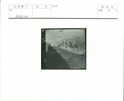 建筑工人与荒芜工地.jpg
