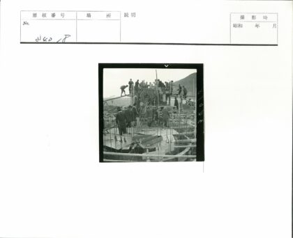 建筑工人山区机械施工.jpg