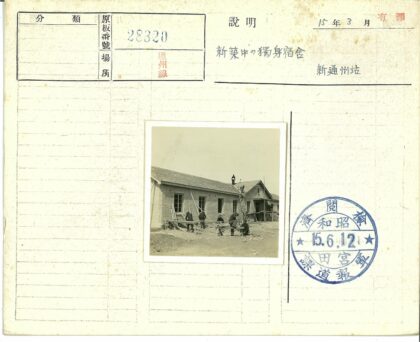 建筑工人搭建砖房施工现场.jpg