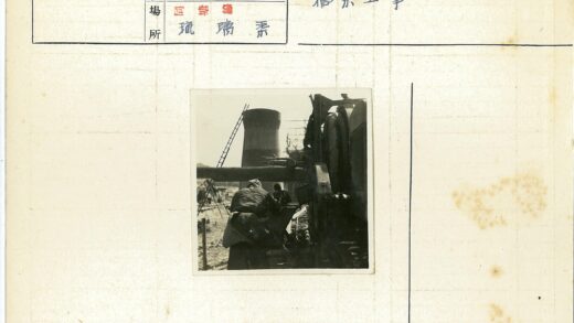 建筑工人操作机械施工场景.jpg
