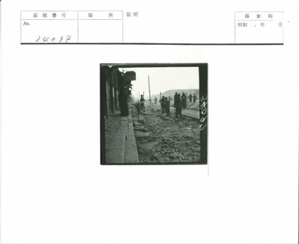 建筑工人施工街道现场.jpg