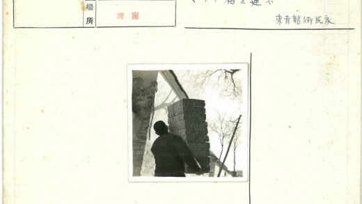 建筑工人负重前行.jpg