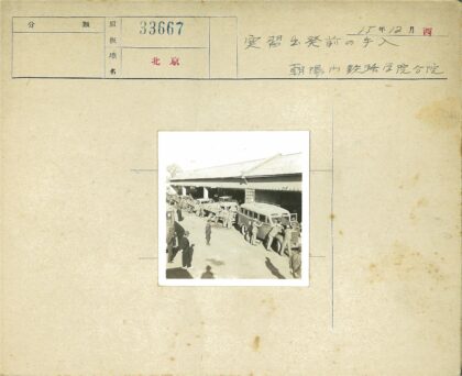 建筑工人车辆作业现场.jpg