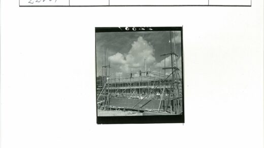 建筑工人高空作业施工现场.jpg