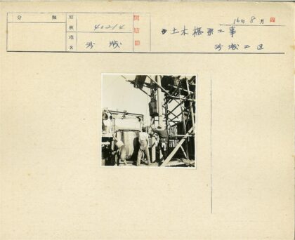 建筑工人高空作业脚手架施工.jpg