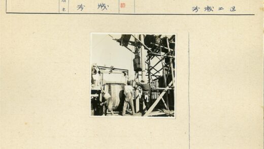 建筑工人高空作业脚手架施工.jpg