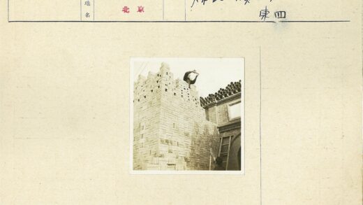 建筑工人高空砌砖施工.jpg