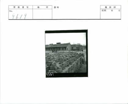 建筑工地与行人街景.jpg