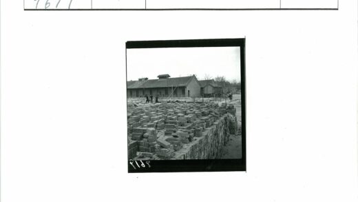 建筑工地与行人街景.jpg