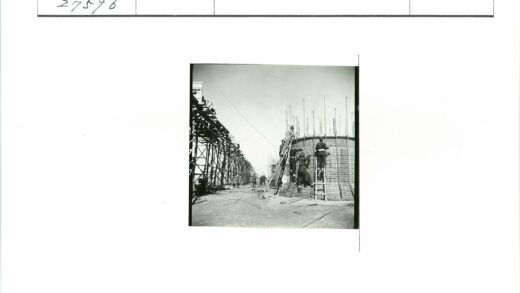 建筑工地圆柱结构施工实景.jpg