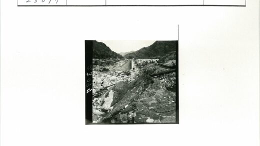 建筑工地岩石山谷施工场景.jpg
