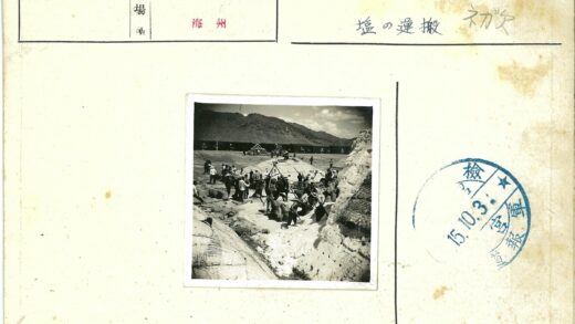 建筑工地工人与火车车厢工作场景.jpg