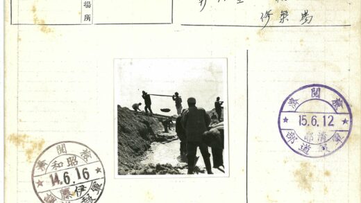 建筑工地工人挑泥劳作.jpg