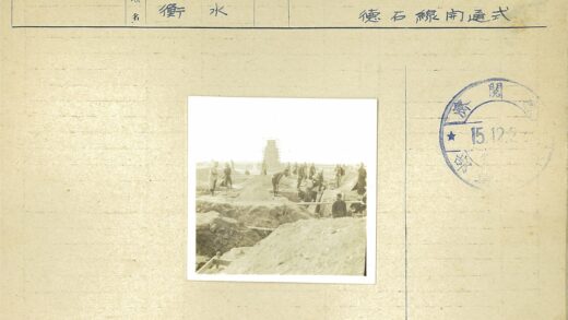 建筑工地工人挖沟施工.jpg