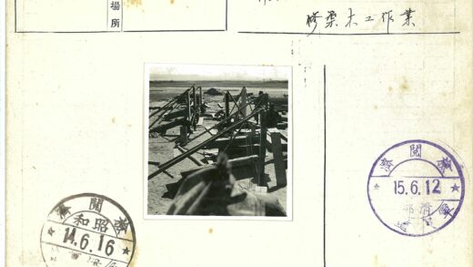 建筑工地施工与木梁作业.jpg
