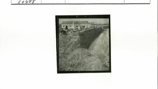 建筑工地施工现场水沟实景.jpg