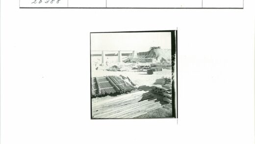 建筑工地材料堆放实景.jpg