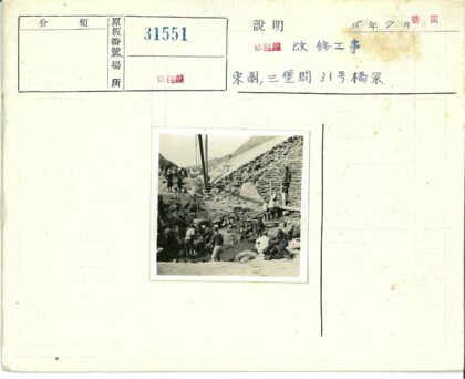 建筑工地沙袋木结构施工.jpg