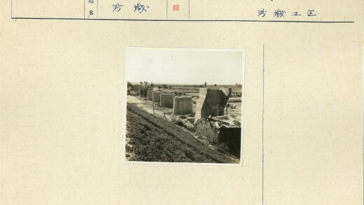 建筑工地混凝土柱景观.jpg