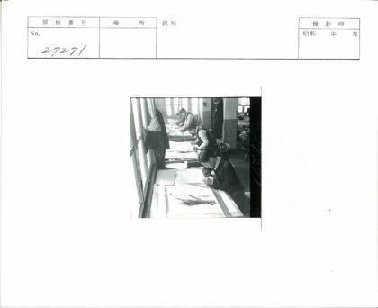 建筑师团队在制图室工作.jpg